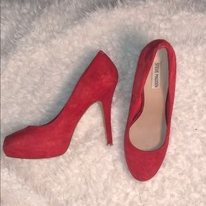 Steve Madden red pumps